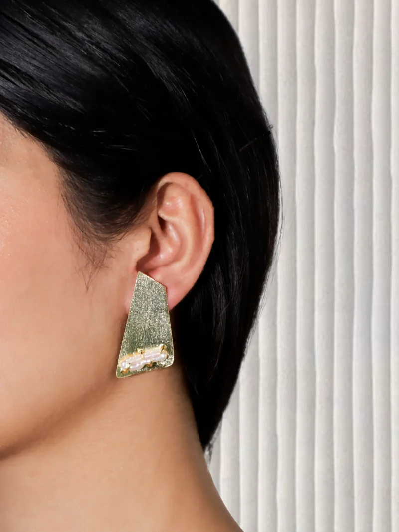 Gold Blade with Pearl Accent